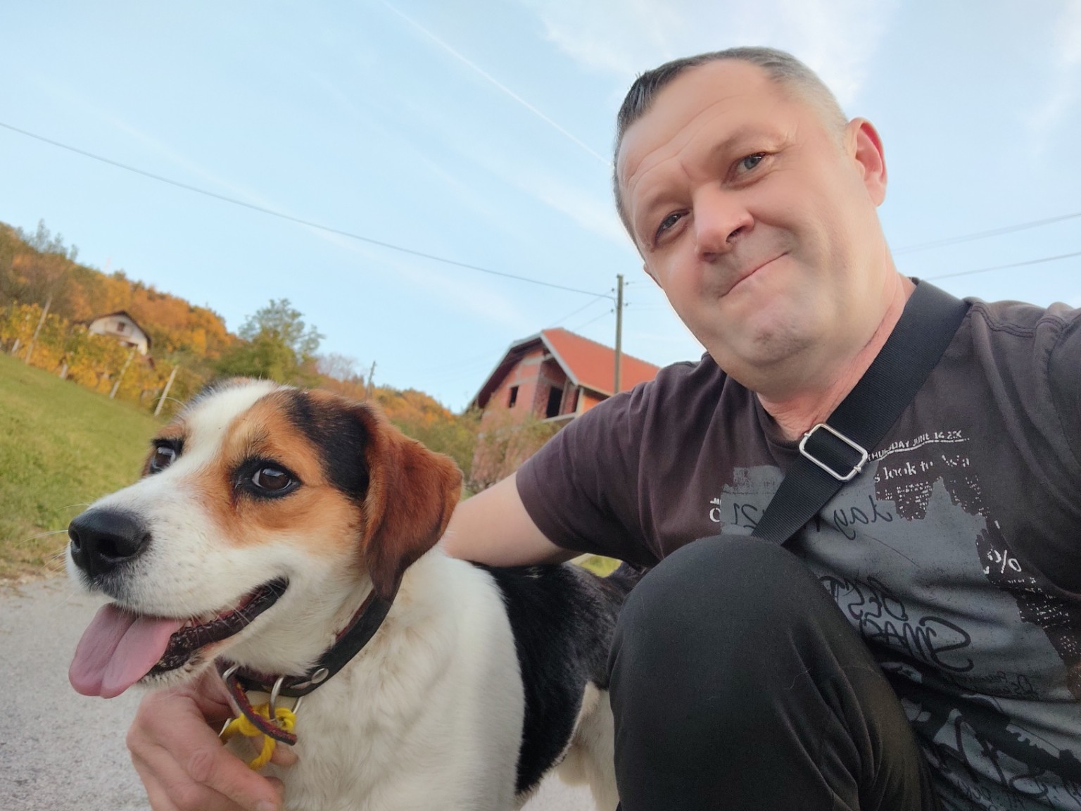 Josip sa svojim psom u prirodi